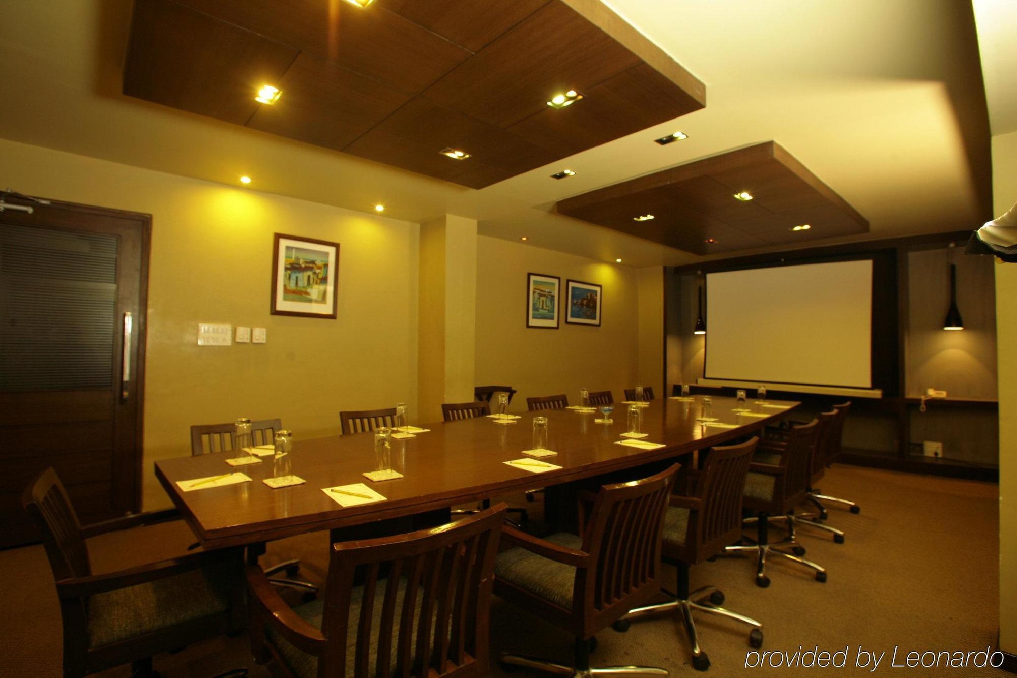 ​Justa Hyderabad Facilidades foto