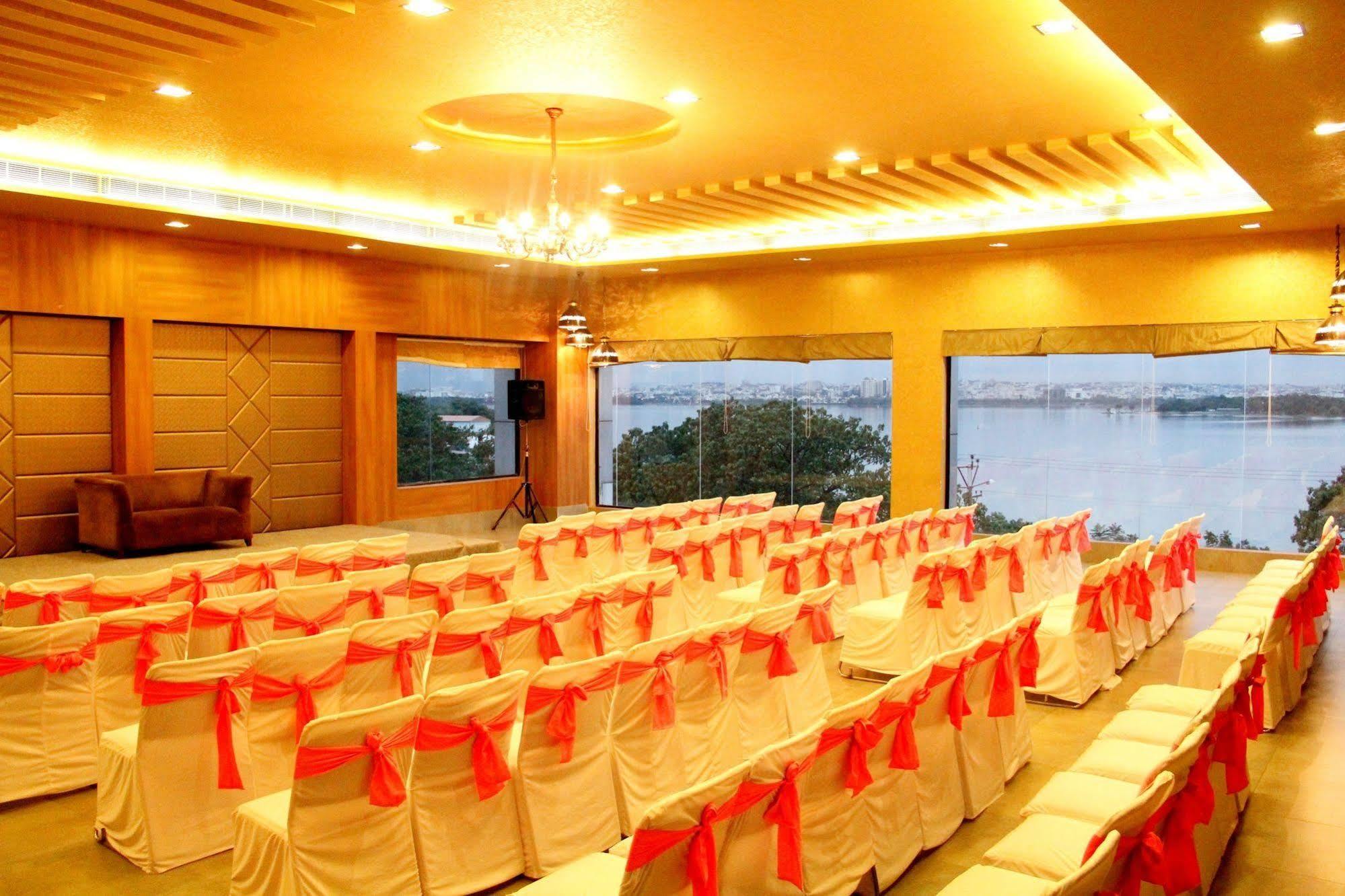 ​Justa Hyderabad Exterior foto