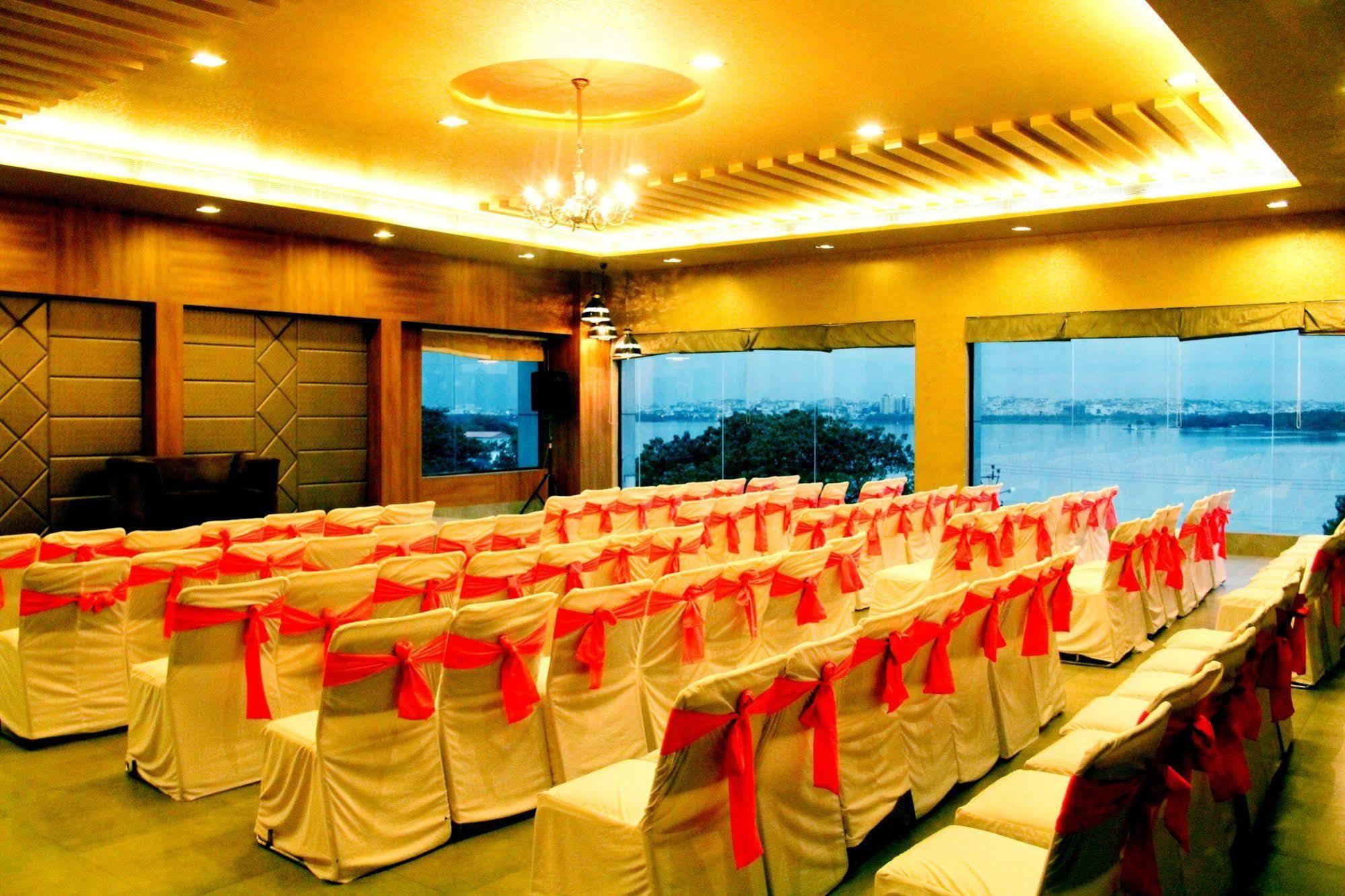 ​Justa Hyderabad Exterior foto