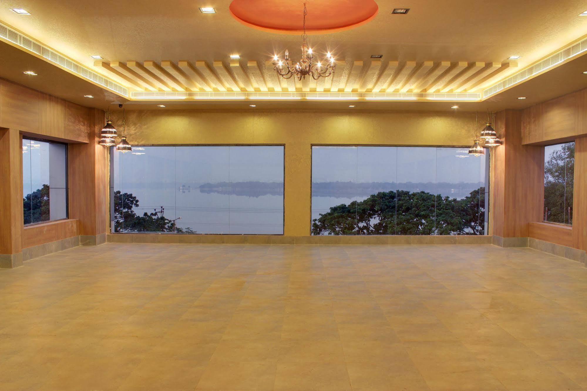 ​Justa Hyderabad Exterior foto